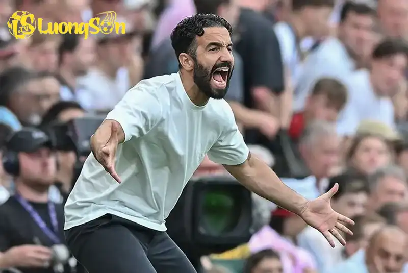 HLV người Bồ Đào Nha đang rất quyết tâm trước trận đấu gặp Burnley (Ảnh: NBC) HLV người Bồ Đào Nha đang rất quyết tâm trước trận đấu gặp Burnley (Ảnh: NBC)