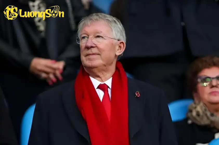 Cách giải quyết của Sir Alex trong quá khứ chính là bài học cho HLV Eddie Howe ở hiện tại. Ảnh: The Metro Cách giải quyết của Sir Alex trong quá khứ chính là bài học cho HLV Eddie Howe ở hiện tại