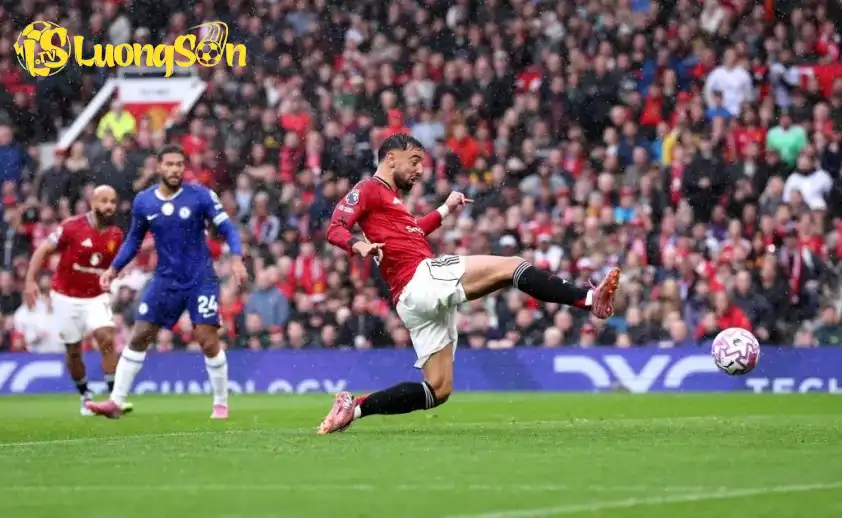 Bàn thắng mở màn cho chiến thắng của MU trước Chelsea. (Ảnh: Sky Sports) Bàn thắng mở màn cho chiến thắng của MU trước Chelsea. (Ảnh: Sky Sports)