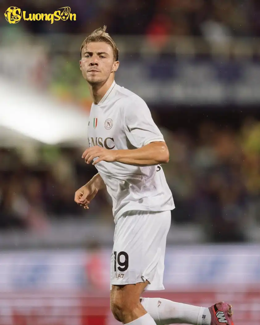 Hojlund đã có màn ra mắt hoàn hảo trong màu áo CLB Napoli (Ảnh: SSC Napoli).