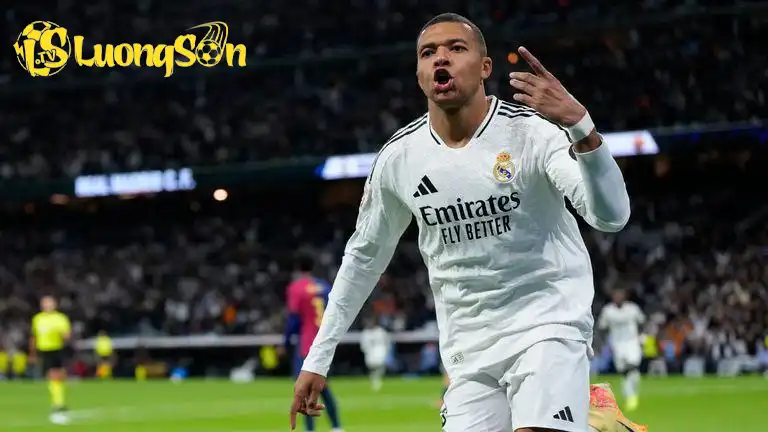 Gác lại chuyện tình cảm, Mbappe vẫn đang thăng hoa trong màu áo Real Madrid. (Ảnh: Sky Sports) Gác lại chuyện tình cảm, Mbappe vẫn đang thăng hoa trong màu áo Real Madrid. (Ảnh: Sky Sports)