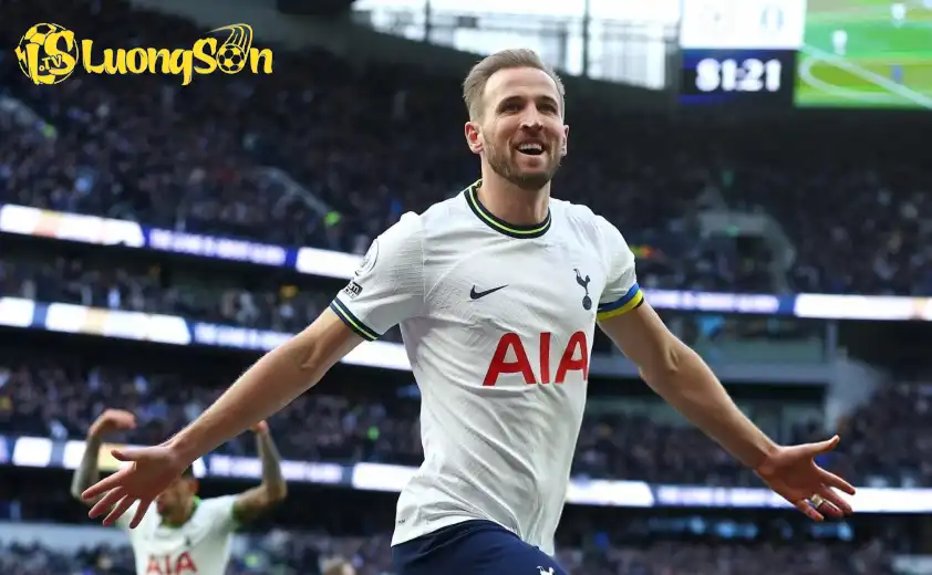 Harry Kane trở thành chân sút hàng đầu thế giới trong màu áo Tottenham