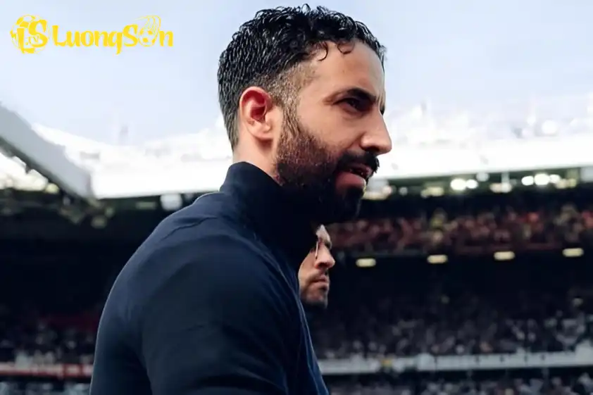 Ruben Amorim khuyên MU nên sử dụng bóng dài trong trước Liverpool.