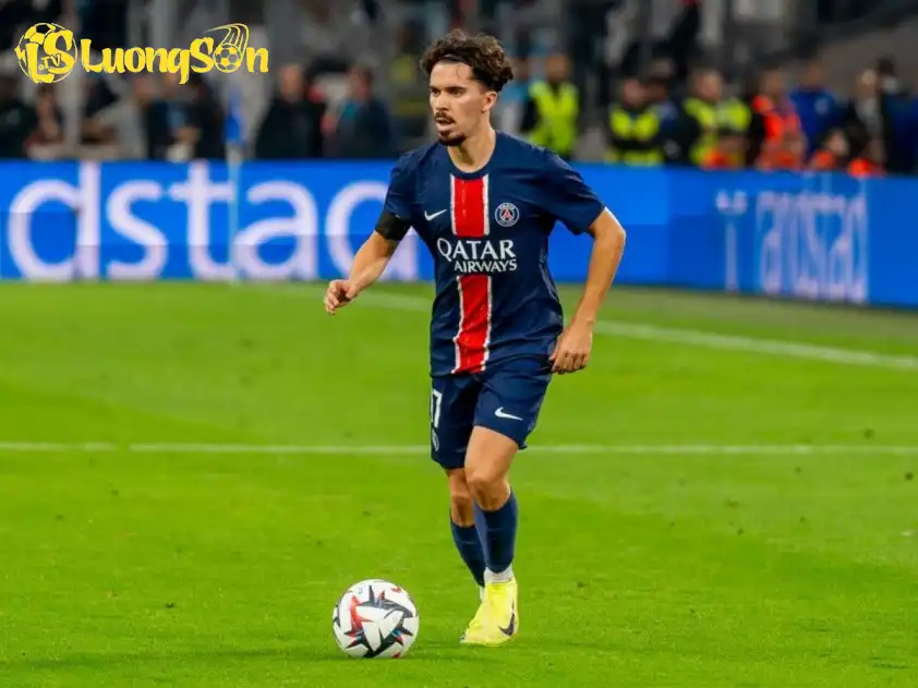 Vitinha vừa thể hiện đẳng cấp bằng việc lập hat-trick ấn tượng vào lưới Tottenham Vitinha vừa thể hiện đẳng cấp bằng việc lập hat-trick ấn tượng vào lưới Tottenham