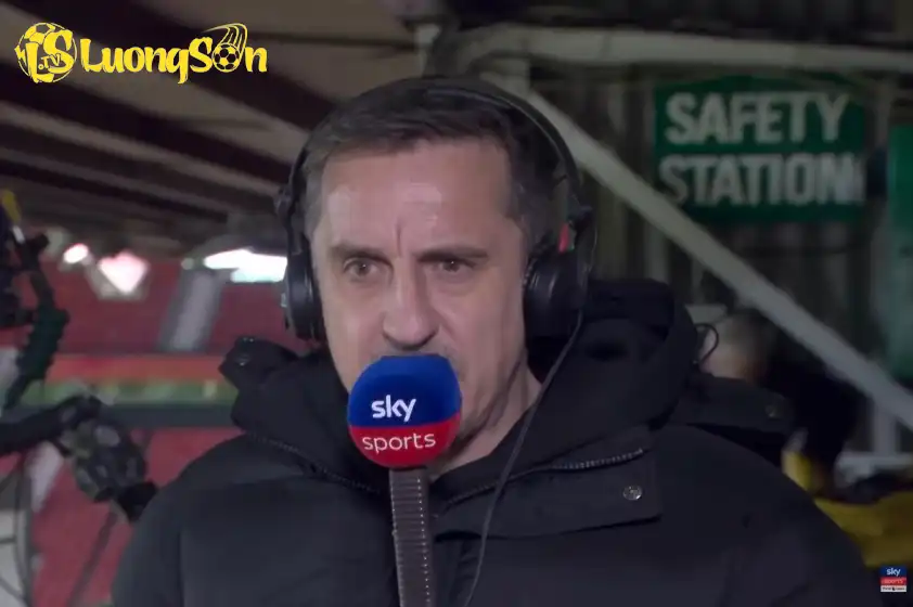 Gary Neville lên tiếng chỉ trích Luke Shaw. Gary Neville lên tiếng chỉ trích Luke Shaw.