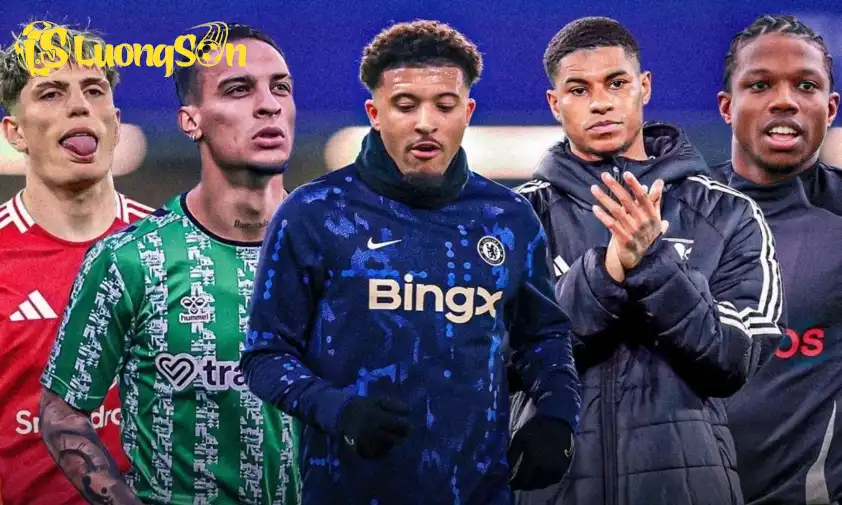 Malacia (ngoài cùng bên phải) vẫn muốn có cơ hội khẳng định bản thân tại MU. Malacia (ngoài cùng bên phải) vẫn muốn có cơ hội khẳng định bản thân tại MU.