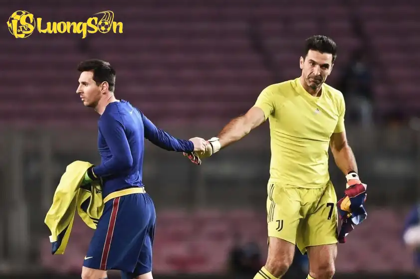 Buffon tiết lộ Messi đã chủ động xin đổi áo với anh Buffon tiết lộ Messi đã chủ động xin đổi áo với anh
