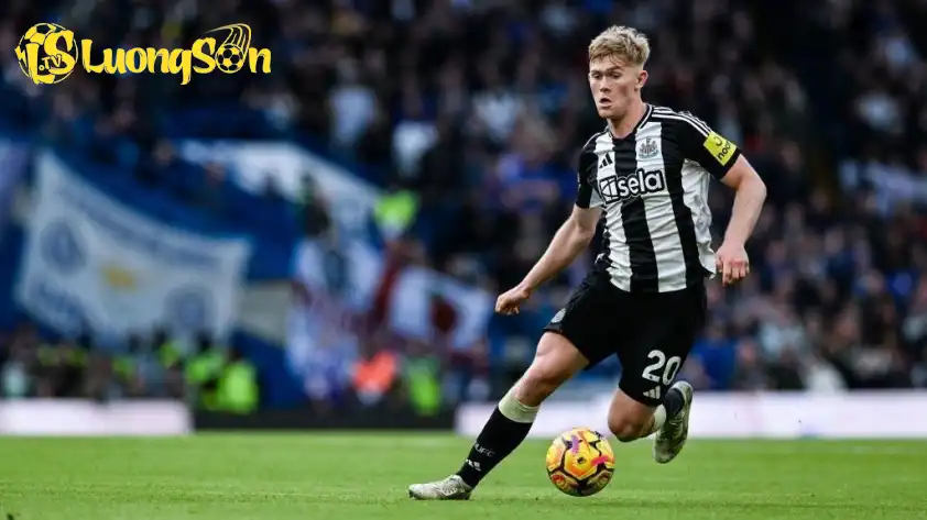 Tài năng trẻ Lewis Hall vẫn có thể ra sân tại Champions League (Ảnh: CLB)