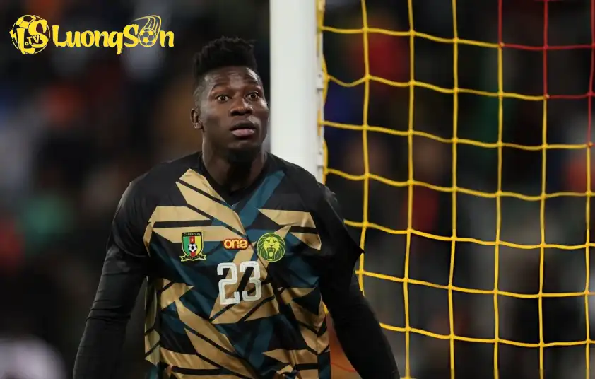 Man Utd từng gặp vấn đề tương tự đối với thủ thành Andre Onana