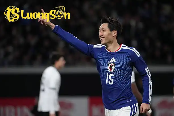 Kamada Daichi sớm mở tỷ số ngay ở phút thứ tư Kamada Daichi sớm mở tỷ số ngay ở phút thứ tư