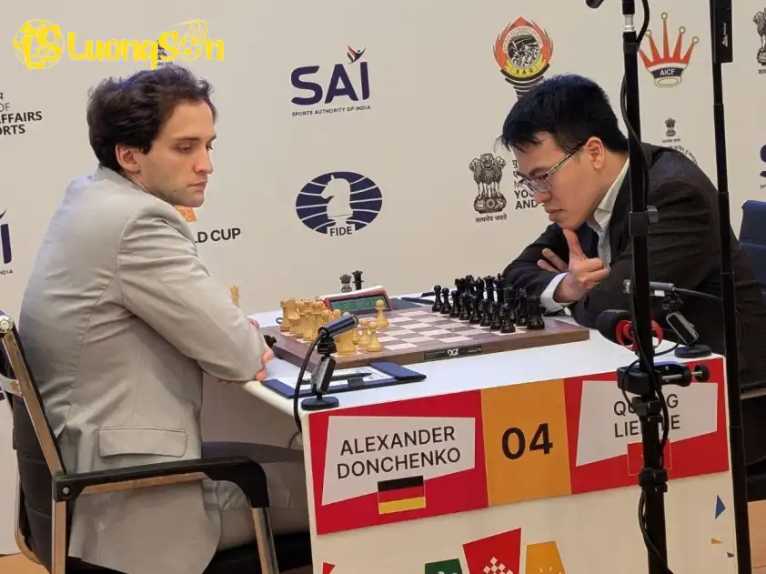 Lê Quang Liêm và Alexander Donchenko tại World Cup cờ vua năm nay. Lê Quang Liêm và Alexander Donchenko tại World Cup cờ vua năm nay.