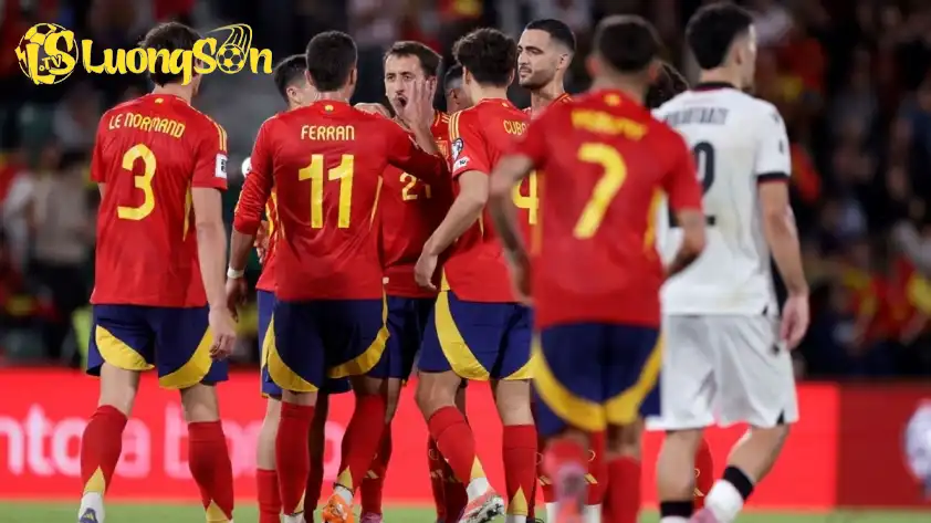 Tây Ban Nha được đánh giá cao hơn Georgia.