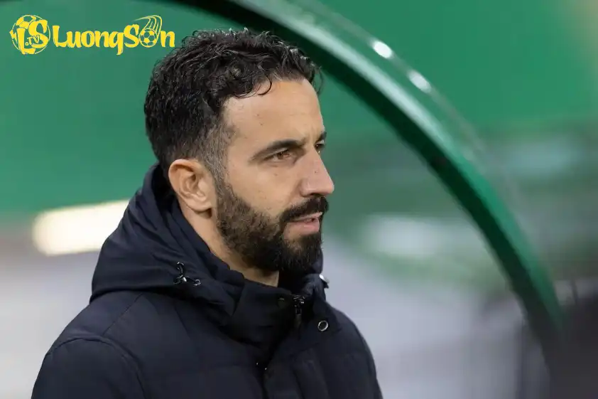 Amorim tự trách vì đội đã từng có lợi thế nhưng không biết cách kết thúc